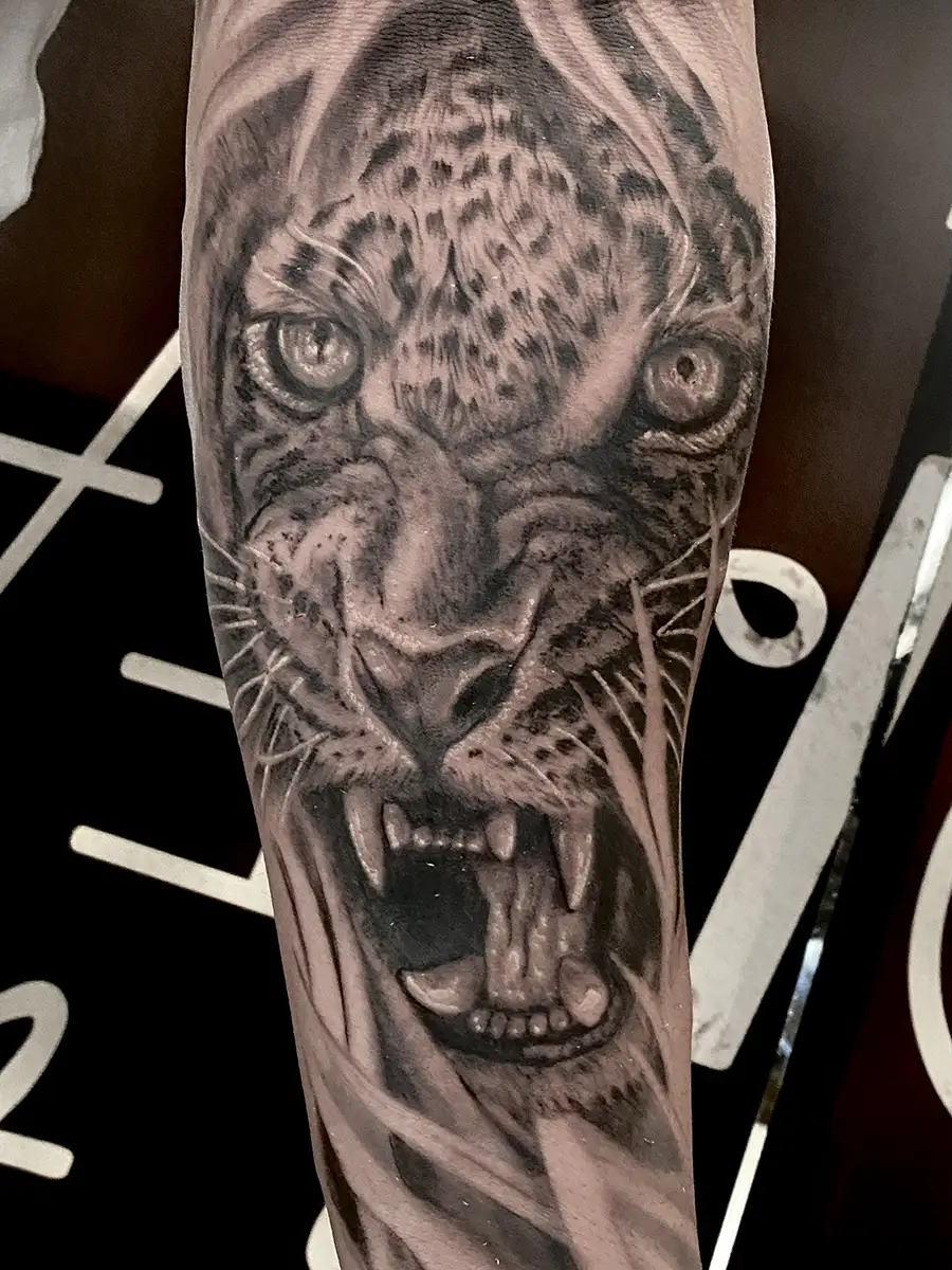 Trabajo reciente de Krises Tattoo