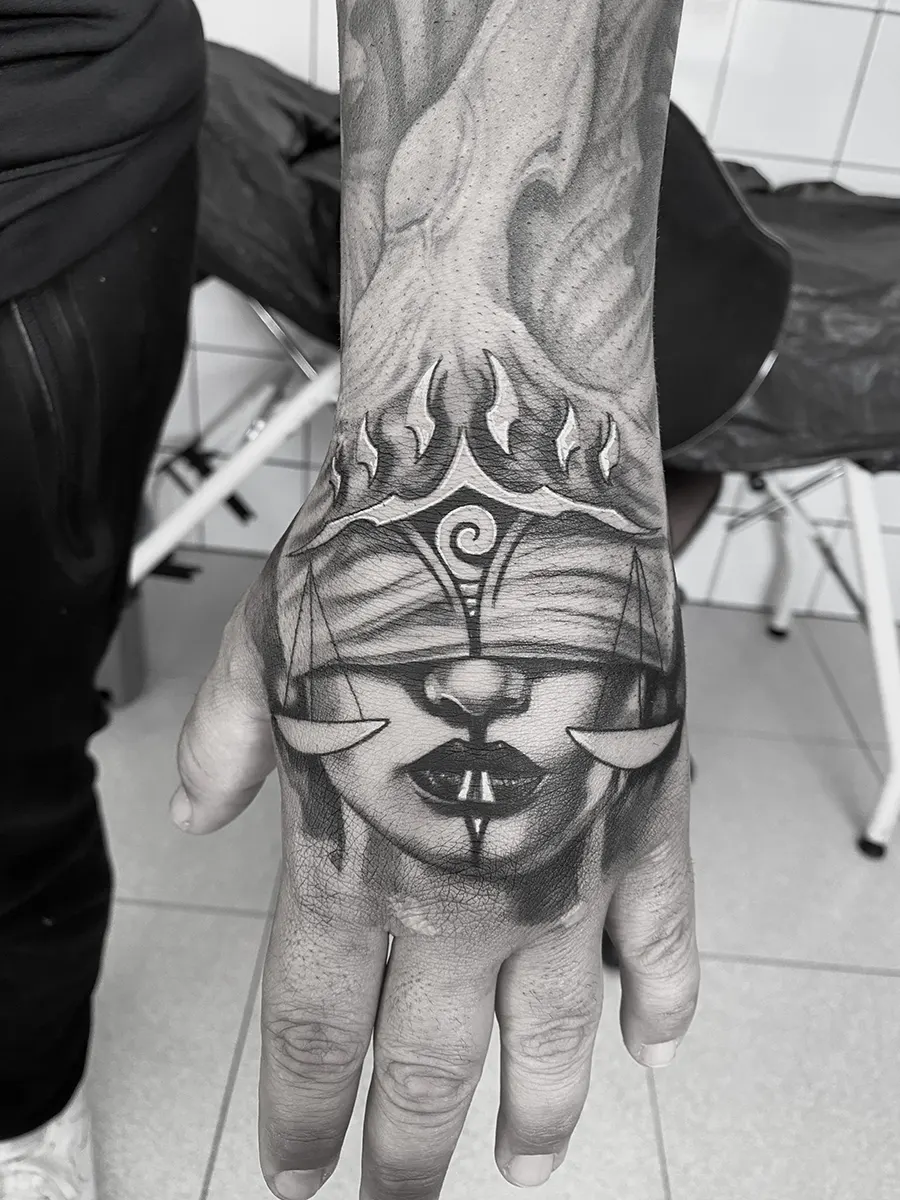 Tatuaje en la mano